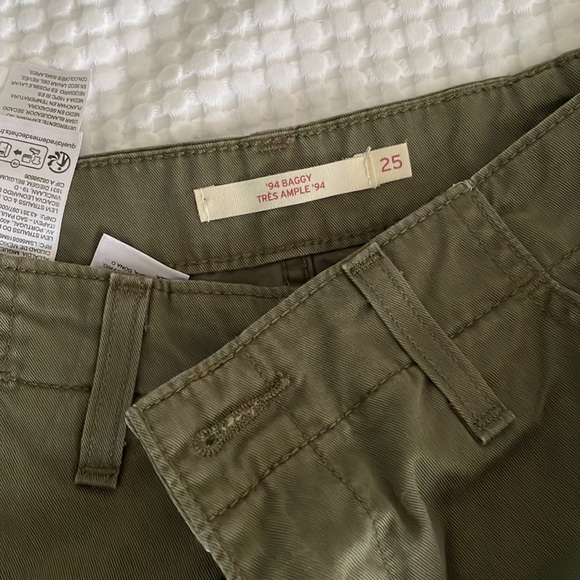 Levi's Women's '94 Baggy High Rise Straight Leg Cargo Pants - Green - Picture 3 of 3
